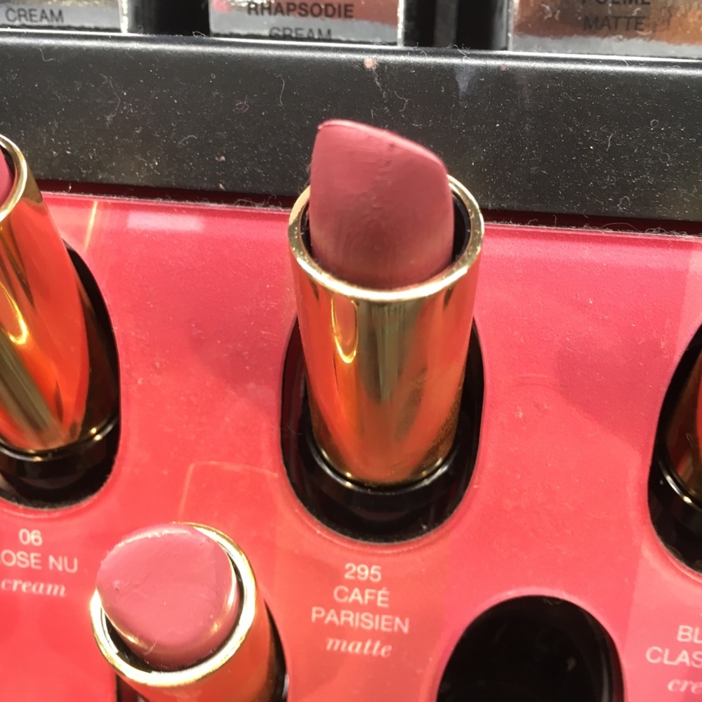 Meet your Posher, Leslie